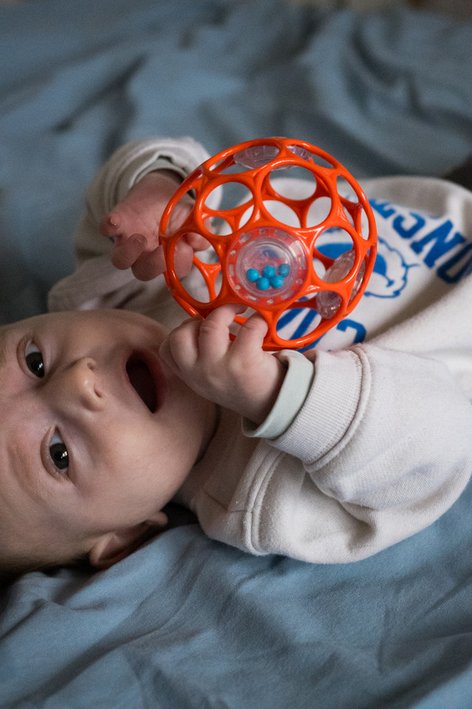 OBALL Hračka Oball RATTLE 10 cm orange 0m+